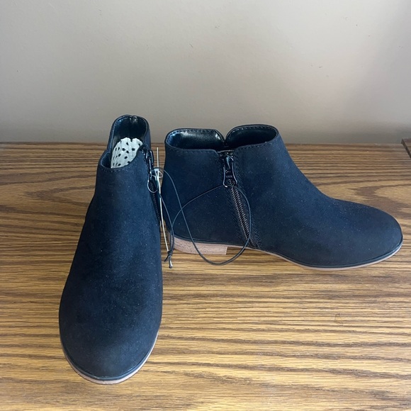 Cat & Jack Other - Cat & Jack girls ankle booties